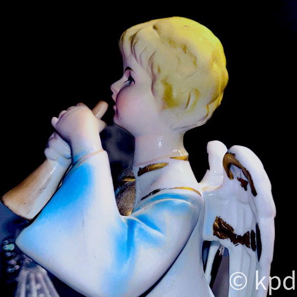 Beautiful Bisque Angel Rotating Musical Figurine in EXCELLENT vintage condition - Picture 6 of 8